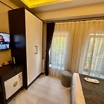 Aram Edessa Hotel