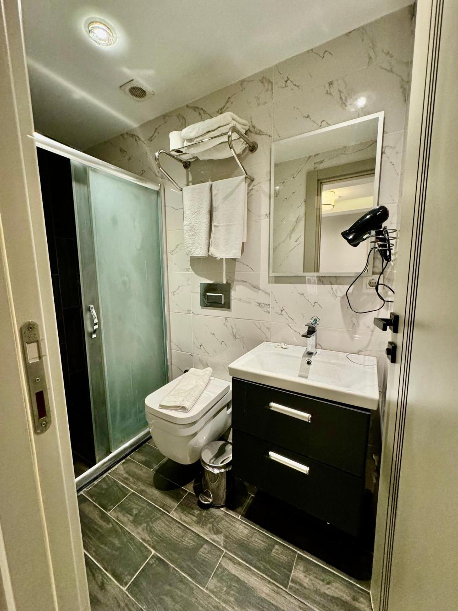 Aram Edessa Hotel