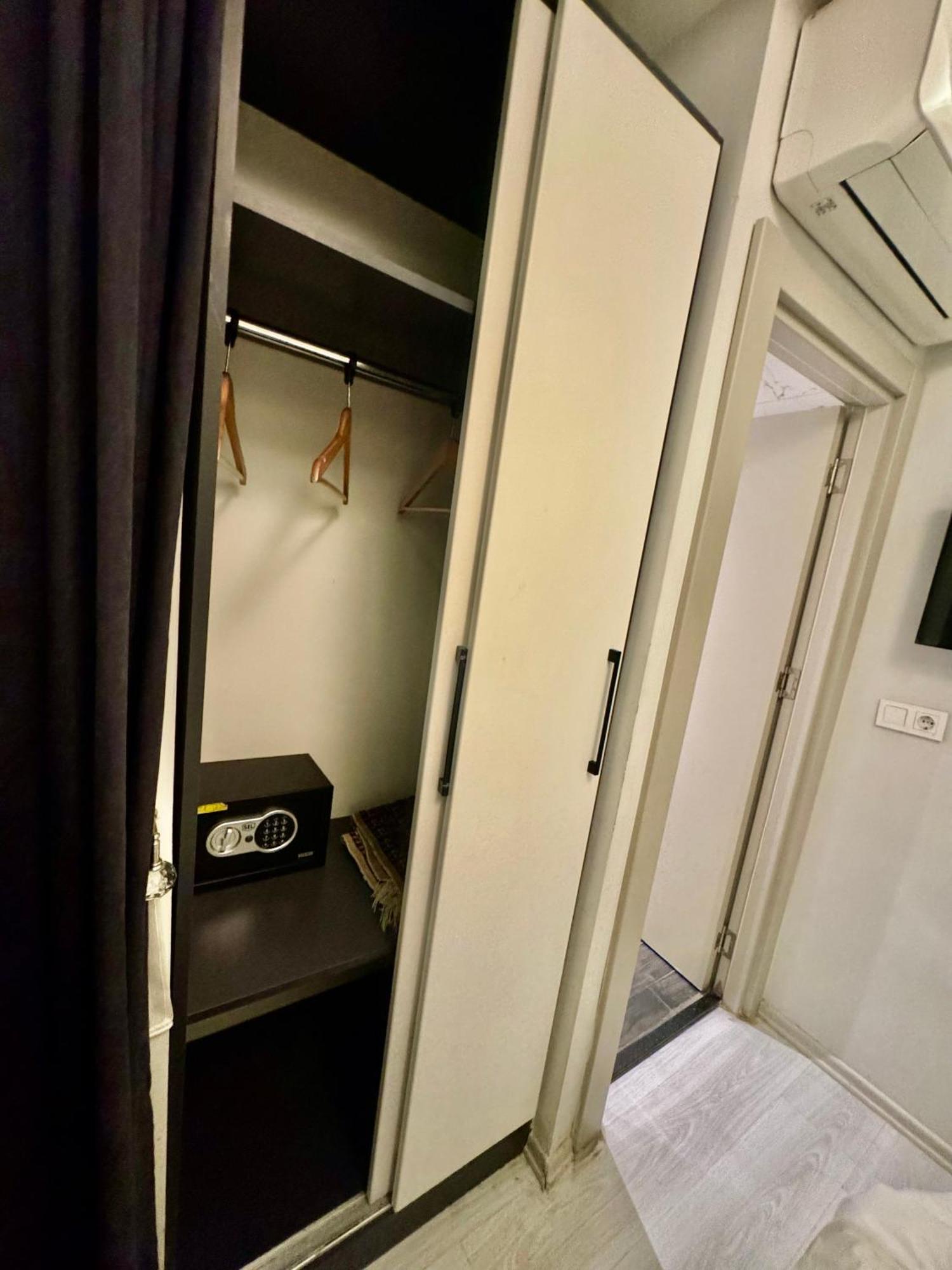 Aram Edessa Hotel