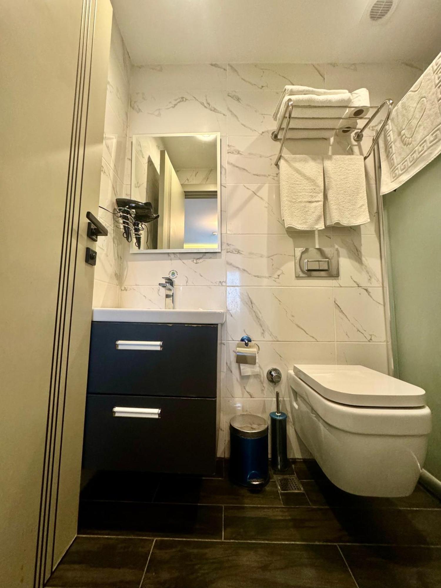 Aram Edessa Hotel